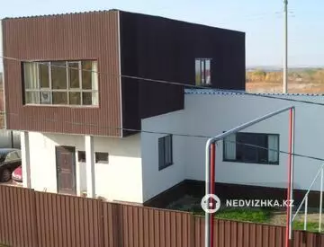 4-комнатный дом, 6 соток, 280 м²