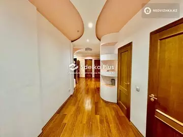 4-комнатная квартира, этаж 8 из 12, 130 м²