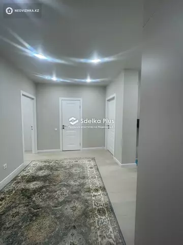 3-комнатная квартира, этаж 8 из 12, 100 м²