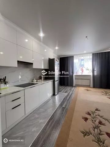 4-комнатная квартира, этаж 8 из 9, 90 м²