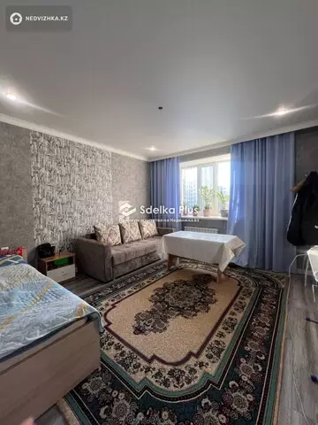4-комнатная квартира, этаж 8 из 9, 90 м²