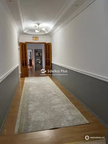 4-комнатная квартира, этаж 3 из 8, 140 м²