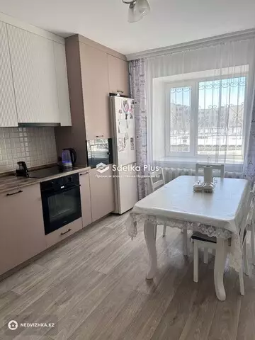 3-комнатная квартира, этаж 1 из 10, 77 м²
