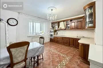 5-комнатная квартира, этаж 13 из 20, 220 м²