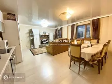 3-комнатная квартира, этаж 4 из 6, 90 м²