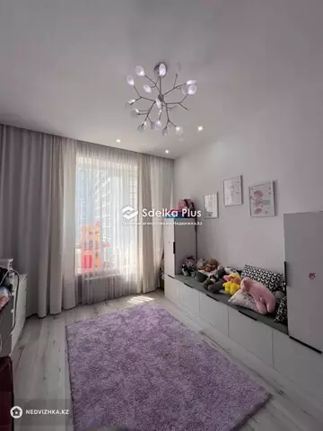 4-комнатная квартира, этаж 4 из 10, 113 м²