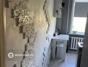 4-комнатная квартира, этаж 4 из 5, 61 м²