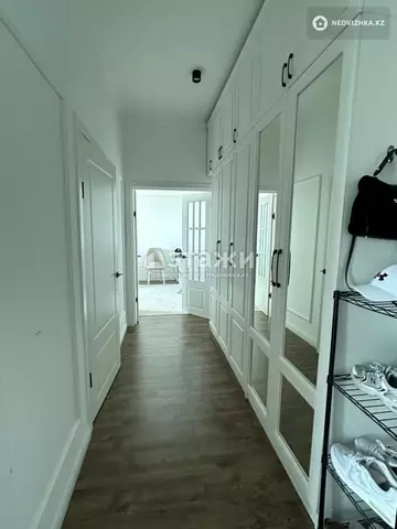 2-комнатная квартира, этаж 8 из 9, 56 м²