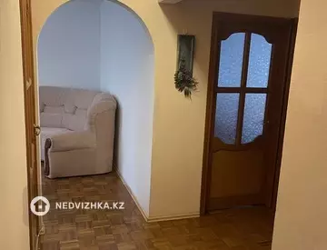 3-комнатная квартира, этаж 4 из 5, 65 м²