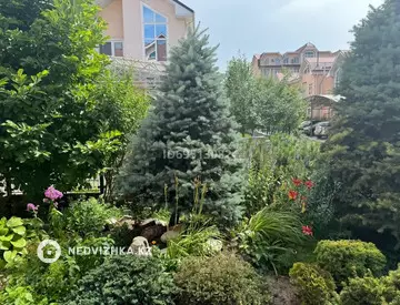 6-комнатный дом, 2 соток, 372 м²