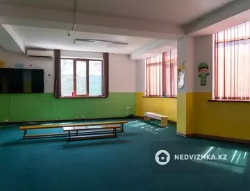 Здание, 2 этажа, 990 м²