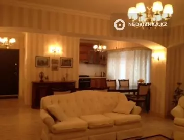 3-комнатная квартира, этаж 2 из 8, 106 м², на длительный срок