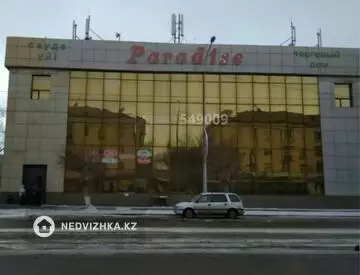 Здание, 3 этажа, 1 300 м²