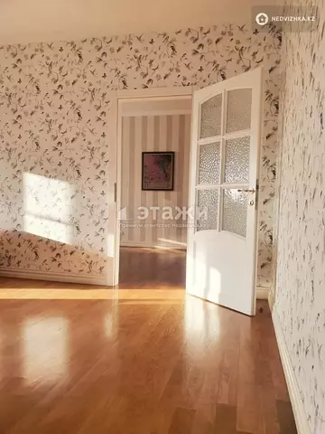 4-комнатная квартира, этаж 9 из 16, 150 м²