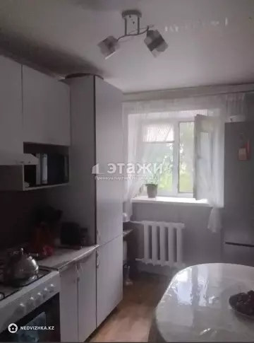 2-комнатная квартира, этаж 3 из 6, 48 м²