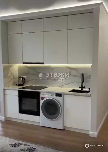 3-комнатная квартира, этаж 4 из 12, 53 м²