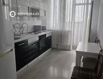 2-комнатная квартира, этаж 11 из 12, 50 м², посуточно