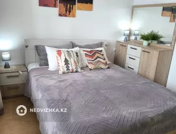 2-комнатная квартира, этаж 10 из 13, 47 м², посуточно