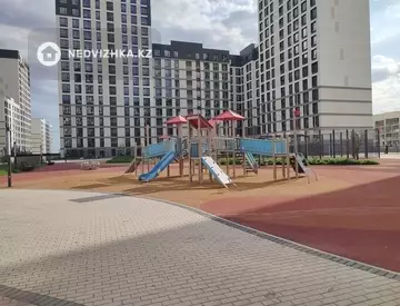2-комнатная квартира, этаж 4 из 18, 38 м²