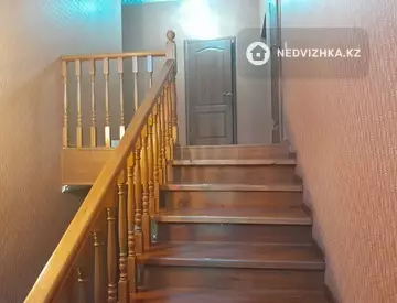 7-комнатный дом, 9 соток, 240 м²