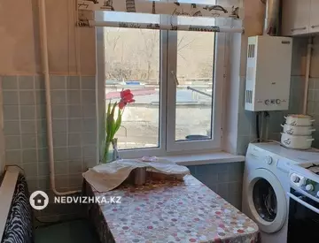 2-комнатная квартира, этаж 3 из 5, 42 м²