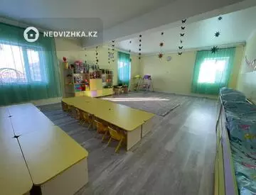 Здание, 3 этажа, 580 м²