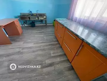 Здание, 3 этажа, 580 м²