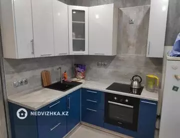 1-комнатная квартира, этаж 3 из 5, 38 м², на длительный срок