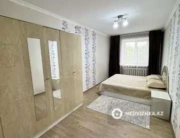 3-комнатная квартира, этаж 4 из 5, 65 м², посуточно