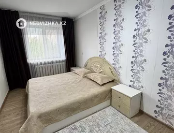 3-комнатная квартира, этаж 4 из 5, 65 м², посуточно