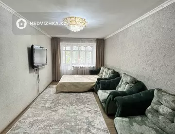 3-комнатная квартира, этаж 4 из 5, 65 м², посуточно