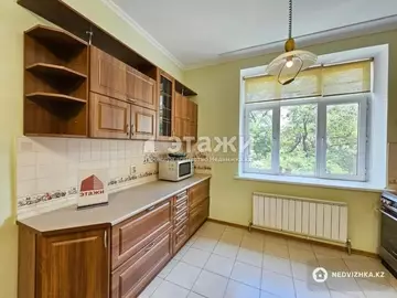 3-комнатная квартира, этаж 2 из 12, 130 м²