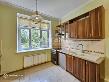 3-комнатная квартира, этаж 2 из 12, 130 м²