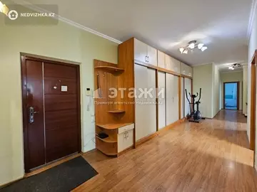 3-комнатная квартира, этаж 2 из 12, 130 м²