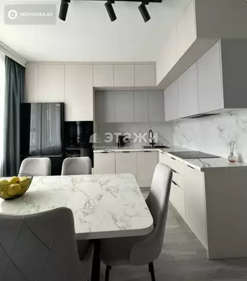 3-комнатная квартира, этаж 9 из 10, 80 м²