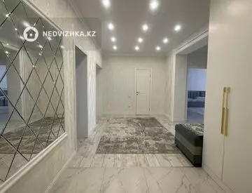 3-комнатная квартира, этаж 7 из 8, 144 м²