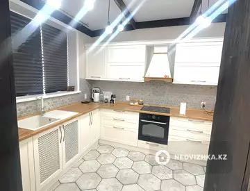 5-комнатная квартира, этаж 5 из 5, 190 м²