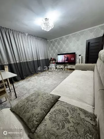 2-комнатная квартира, этаж 4 из 6, 65 м²