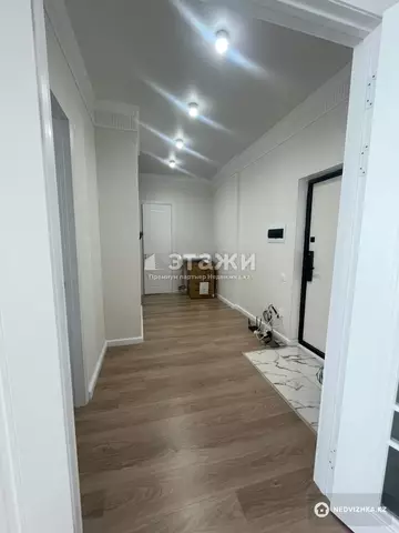 2-комнатная квартира, этаж 13 из 18, 64 м²