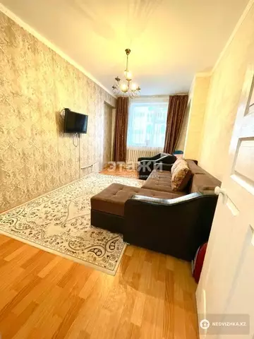 1-комнатная квартира, этаж 4 из 10, 36 м²