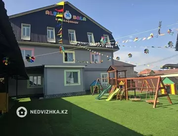 Здание, 3 этажа, 580 м²