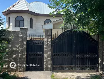 4-комнатный дом, 4 соток, 216 м²