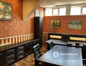 7-комнатный дом, 4 соток, 255 м²