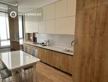 2-комнатная квартира, этаж 9 из 12, 80 м², на длительный срок