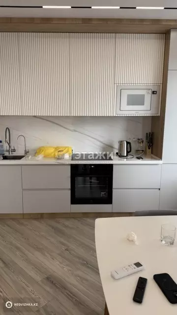 2-комнатная квартира, этаж 8 из 15, 60 м²