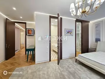 4-комнатная квартира, этаж 2 из 3, 196 м²