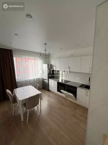 2-комнатная квартира, этаж 4 из 12, 62 м²