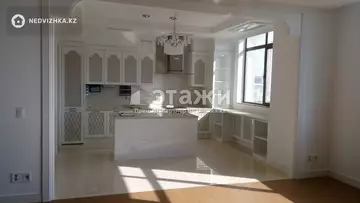 4-комнатная квартира, этаж 4 из 31, 175 м², на длительный срок