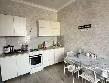 2-комнатная квартира, этаж 9 из 10, 38 м²