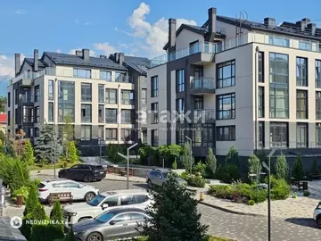 4-комнатная квартира, этаж 3 из 3, 180 м²
